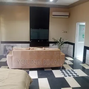 Beautiful Studio Apartment Available Behind West Hills Mall